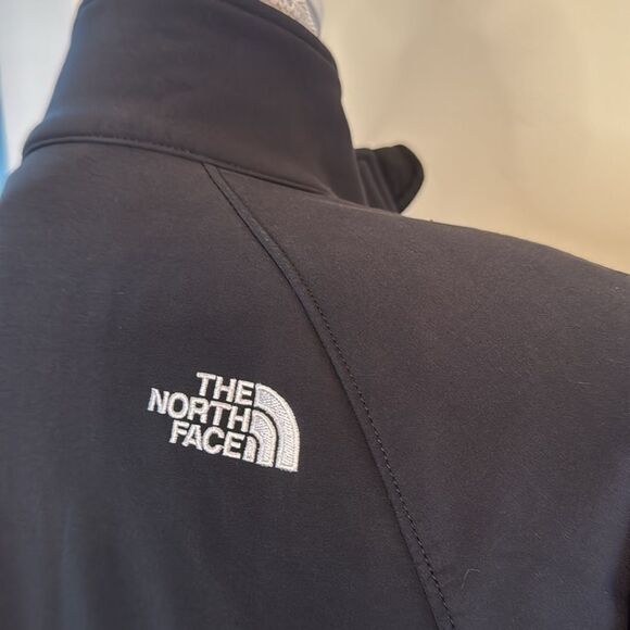 The North Face Black Bomber Jacket - Picture 4 of 8